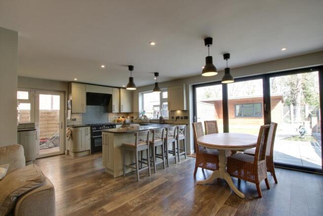 KITCHEN DINING ROOM