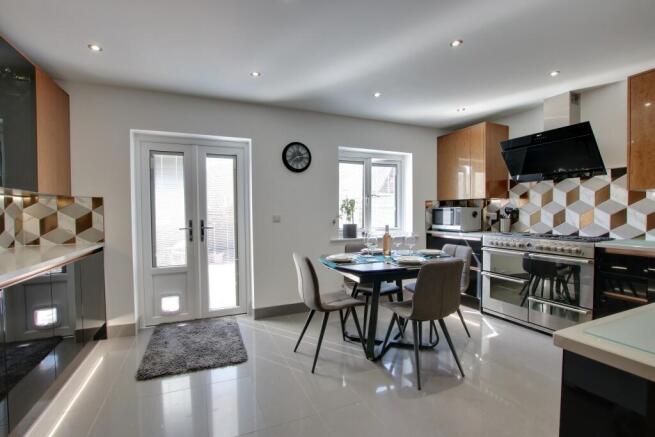 KITCHEN DINER