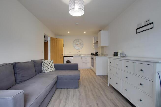 KITCHEN/LIVING ROOM