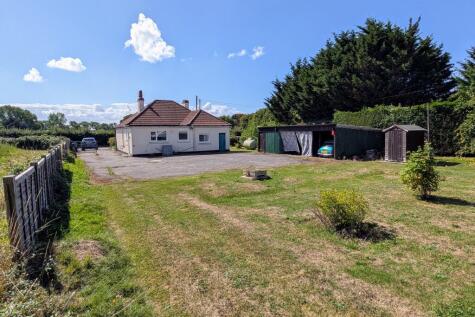 Triangle Lane, Titchfield, Fareham. Auction Guide Price £325,000.