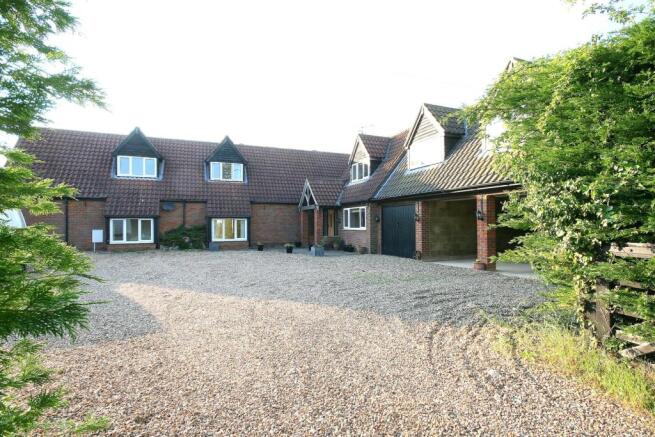 5 Bedroom Barn Conversion For Sale In Butlers Barn Northall