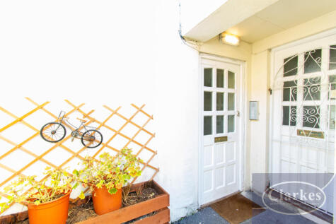 2 Bed Flat With Parking in Winton