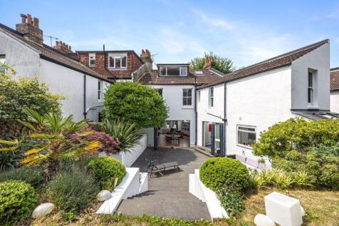 Queens Park Terrace, Queens Park, Brighton BN2 9YA