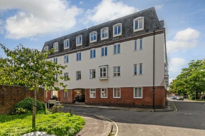 2 bedroom apartment  for sale Winchester