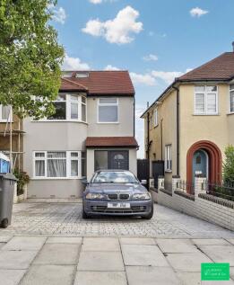 Ashbourne Avenue, London, N20