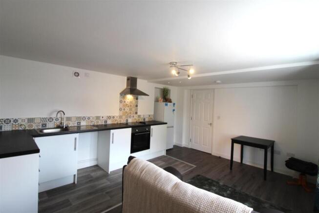 flat 3 26b living2.JPG