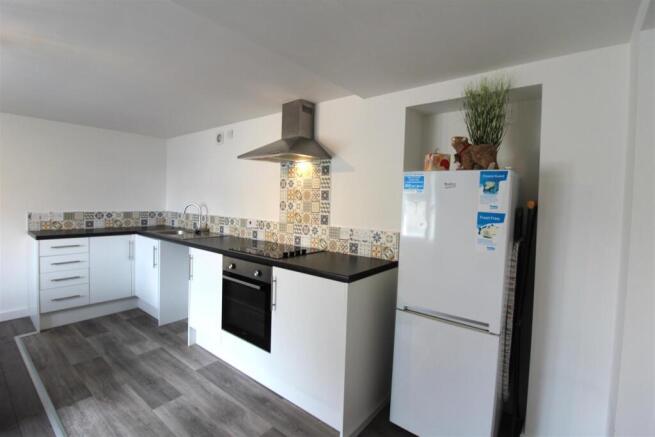 flat 3 26b kitchen.JPG