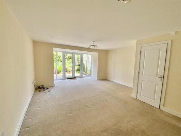 Lounge/ Dining Room
