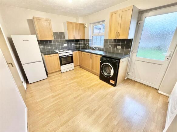 FITTED KITCHEN.jpg