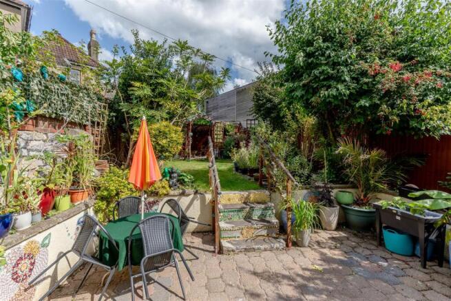 1 Brynland Avenue Courtyard