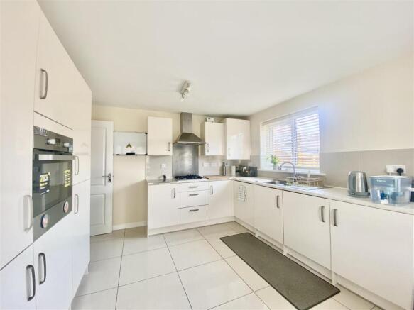 KITCHEN 3.jpeg