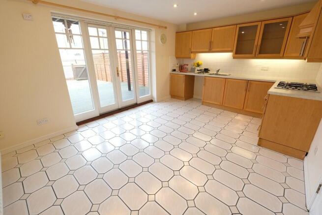 KITCHEN/DINING ROOM