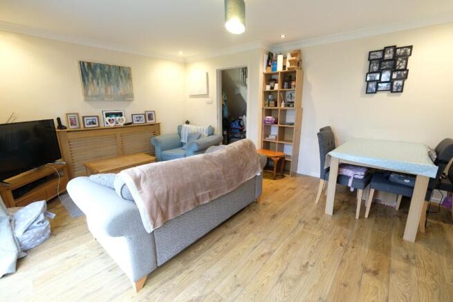 SITTING/DINING ROOM