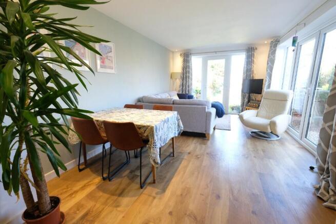 SITTING/DINING ROOM
