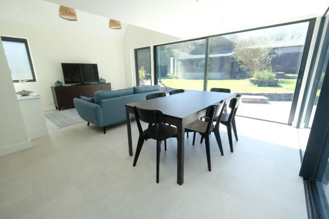OPEN PLAN ROOM
