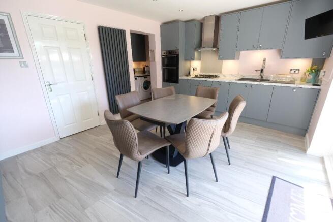 KITCHEN/DINING ROOM