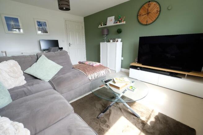 SITTING/DINING ROOM