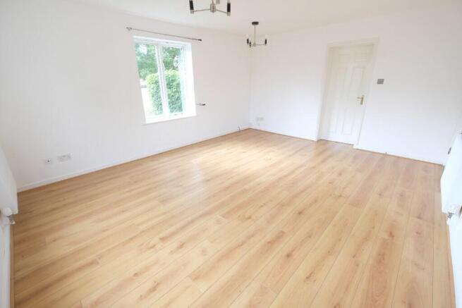 SITTING/DINING ROOM