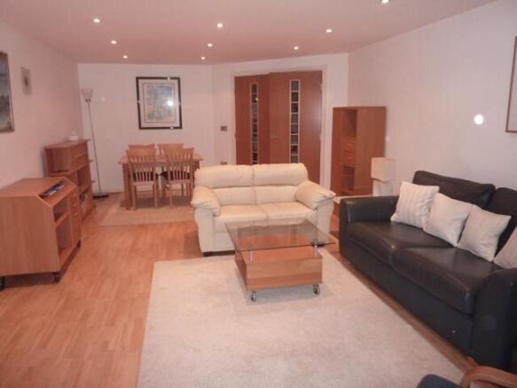 SITTING/DINING ROOM