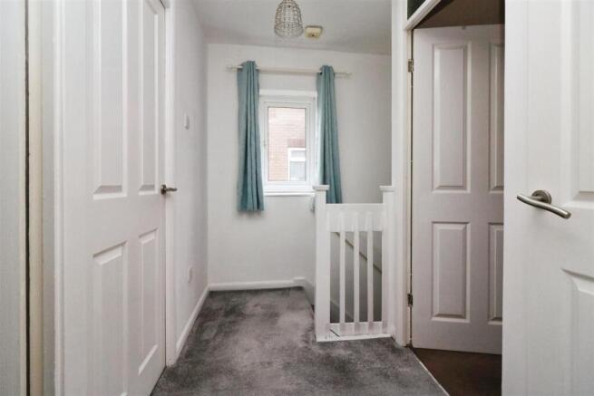 FIRST FLOOR LANDING