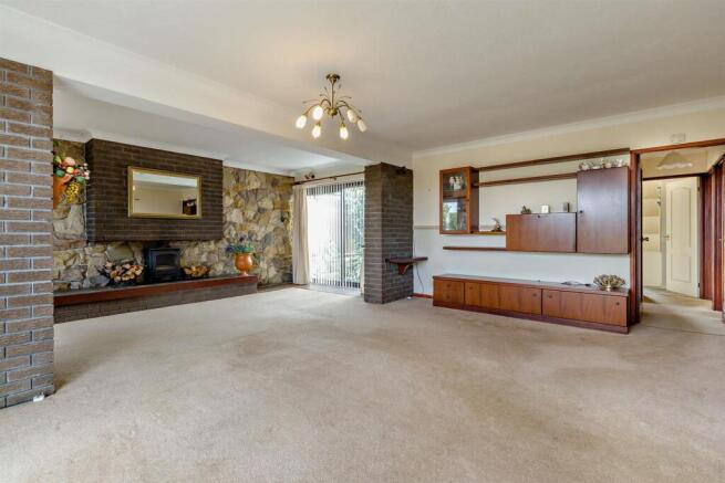 LOUNGE/DINING ROOM