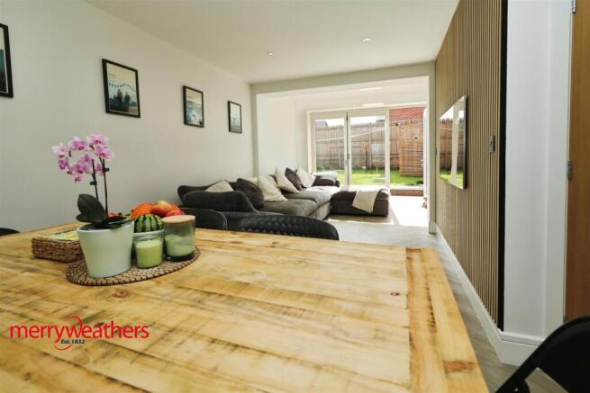 EXTENDED LIVING ROOM