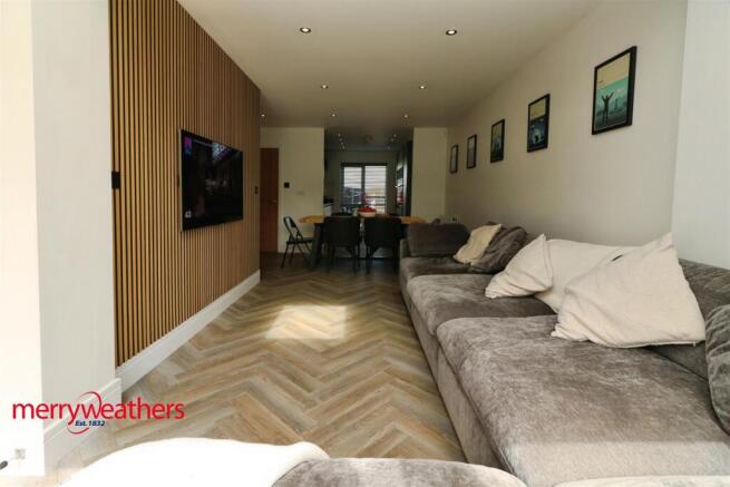 EXTENDED LIVING ROOM