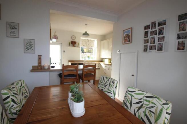 Kitchen/ Dining Room