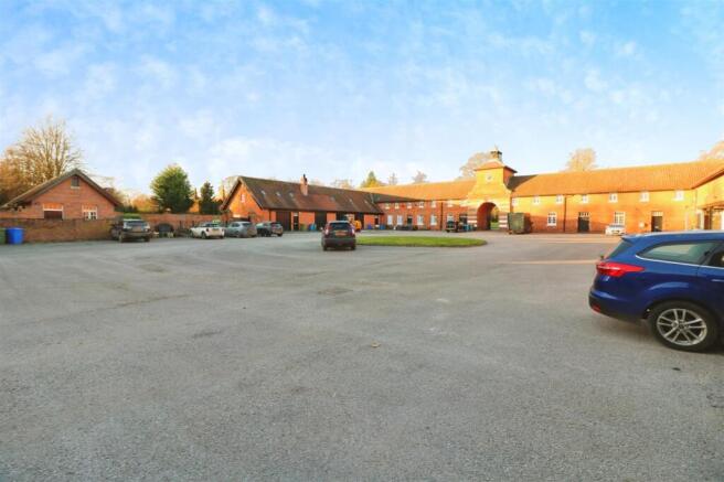 farriers place courtyard.JPG