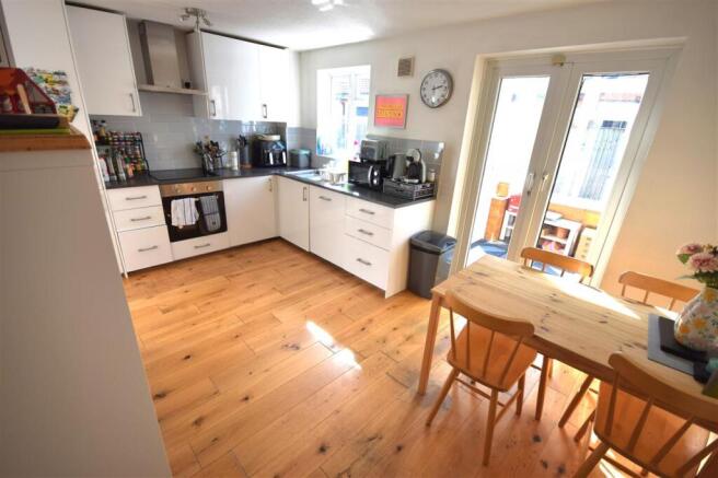 KITCHEN / DINER