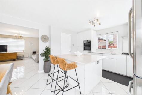 Sapphire Close, Wokingham, Berkshire, RG41