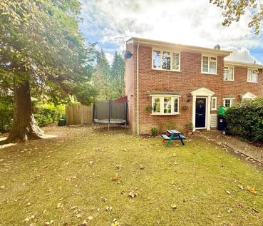 Cambrian Way, Finchampstead, Wokingham, Berkshire, RG40