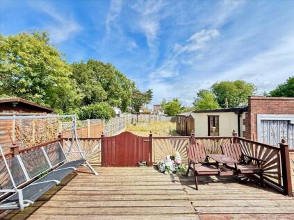 Westcliff on Sea * LARGER THAN AVERAGE REAR GARDEN *