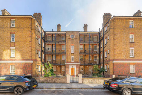 Naval Row, Canary Wharf E14