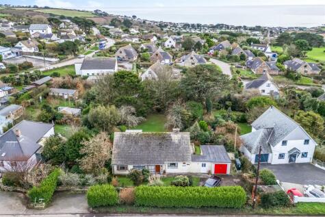 Bungalow on a generous plot, Praa Sands