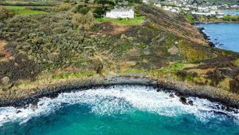 Three bed top floor holiday apartment, Coverack