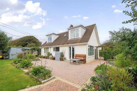 Ashton, Spacious bungalow on corner plot