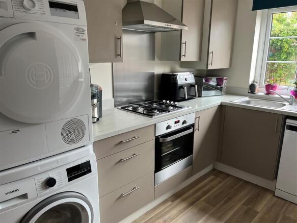 Kitchen 1.jpg