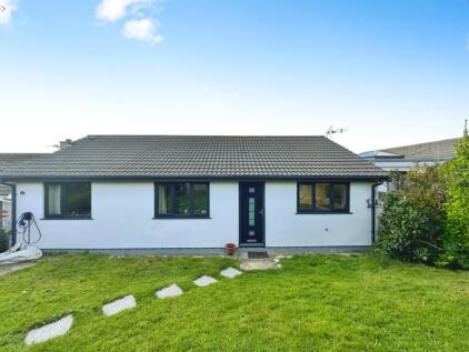 Porthleven, Modernised bungalow in prime village location