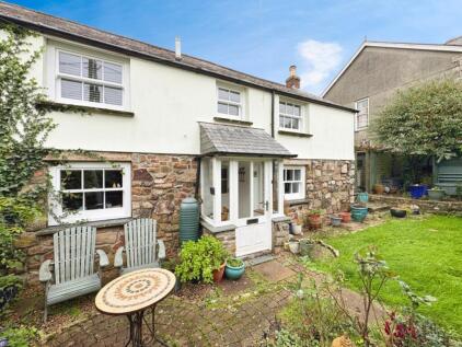 Goldsithney, Charming two bed home in village location