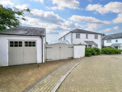 Manaccan, Spacious three bedroom home