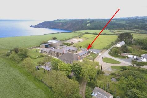 Charming barn conversion by the coast, Porthallow