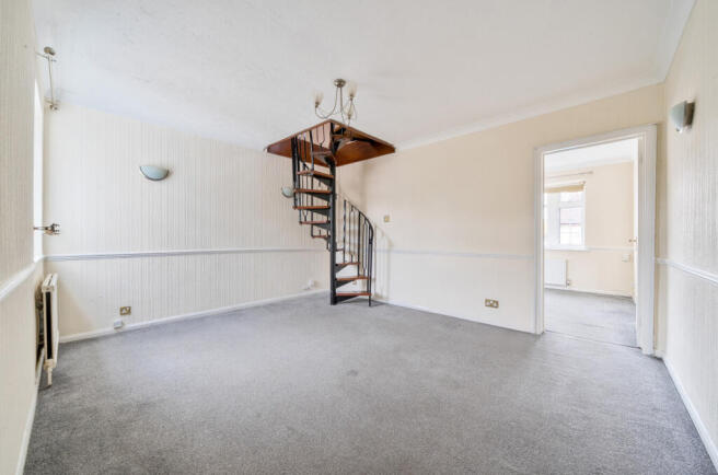 1372433-7-68ff7ab...