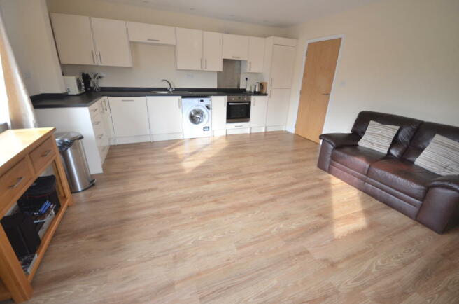 2 Bedroom Apartment To Rent In Queens Court Chichester