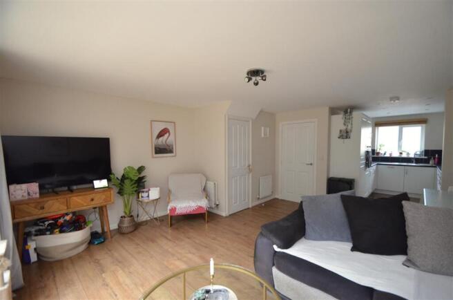 LIVING/DINING ROOM