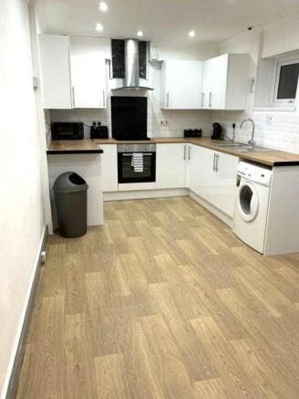 KITCHEN/DINING ROOM