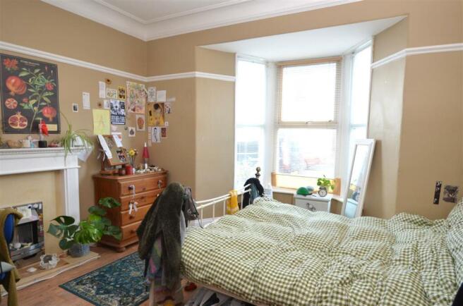 SITTING ROOM/BEDROOM