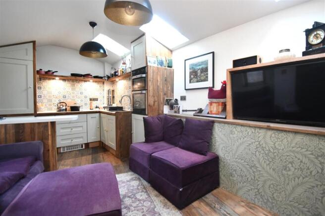 KITCHEN/LIVING ROOM