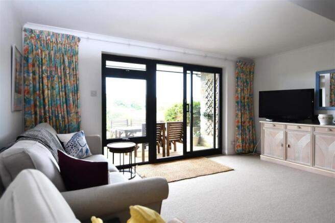 LIVING ROOM AREA