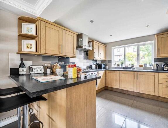 KITCHEN/BREAKFAST